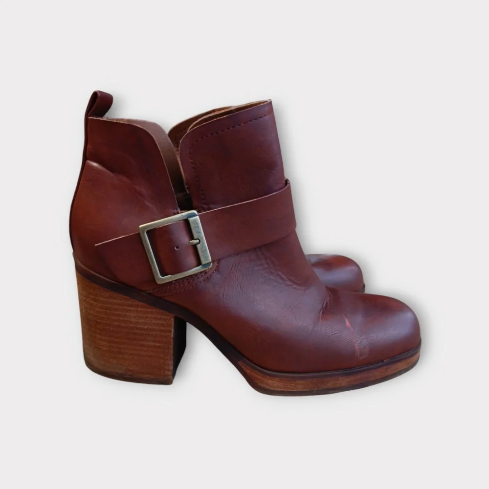 🤎KORKS KARI BOOTIES WOMEN'S SIZE 10 BROWN HEEL SIDE BUCKLE SQUARE TOE BO - Picture 6 of 9
